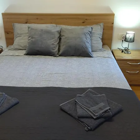 Uki Apartment *